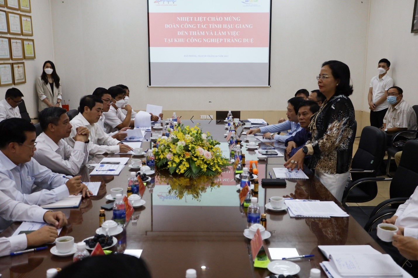 Bà Nguyễn Thị Thu Hương chia sẻ tại buổi tiếp đón Đoàn công tác tỉnh Hậu Giang